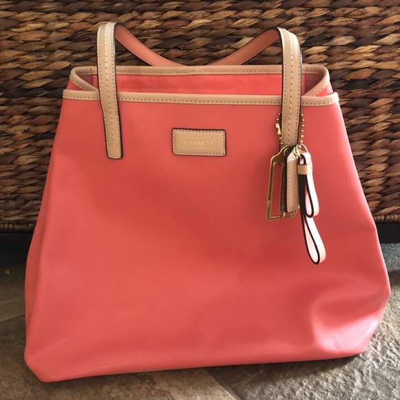 Coach Handbags - COACH Leather Tote